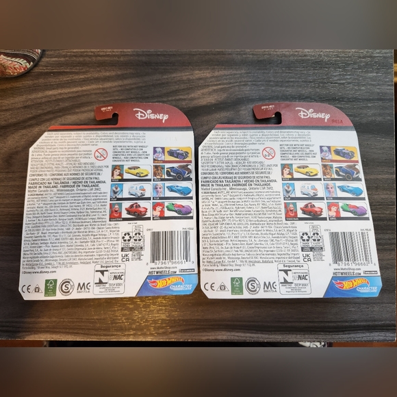 Ariel and Sebastian Hot Wheels set - Picture 4 of 8